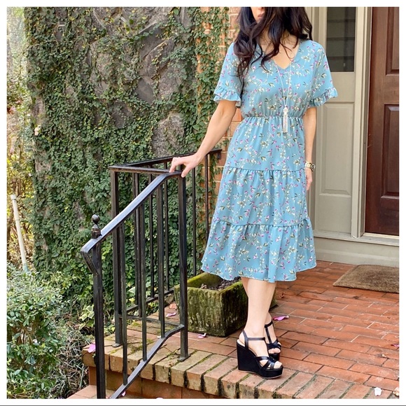 ✨LAST ONE✨perfect pretty floral tiered style dress - Picture 2 of 6